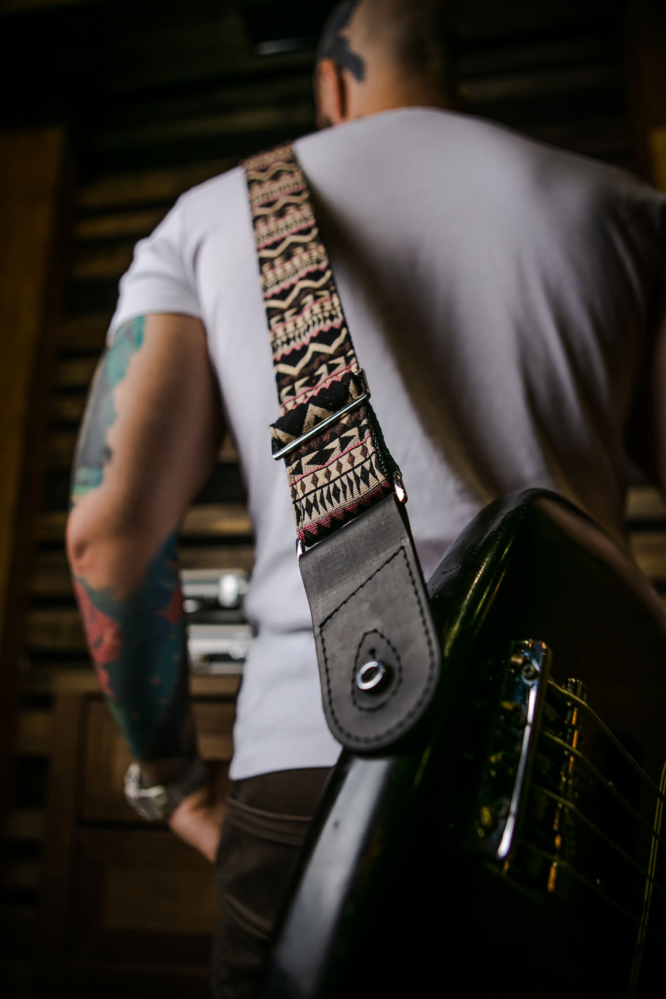 brown and beige guitar strap.